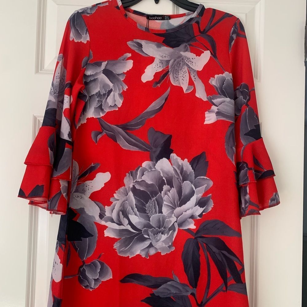 Boohoo Womans Gorgeous Red Floral Dress size 6